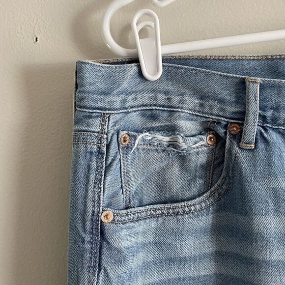 American Eagle 18 Light Wash Distressed Button Fly Hi-Rise Girlfriend Jean NWT - Picture 5 of 15